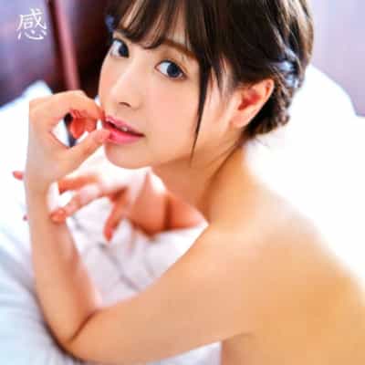 日本AV女优桃乃木かな予感大型本成人写真集