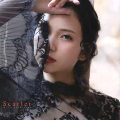 日本模特大学生街山みほScarlet大型本成人写真集